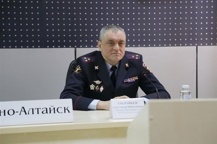 Глава МВД России поручил вновь назначенному руководству реализовать комплекс мер, направленных на охрану общественного порядка в ходе единого дня голосования и общероссийской акции.