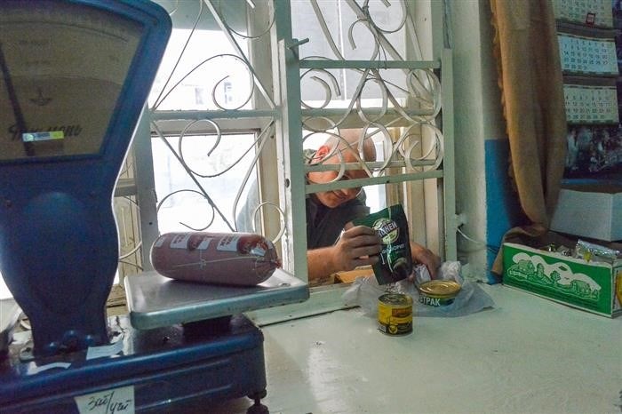 В колонии есть собственный магазин