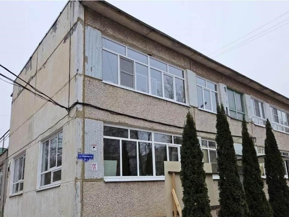 Текущее состояние работ по обновлению фасада детского сада № 85